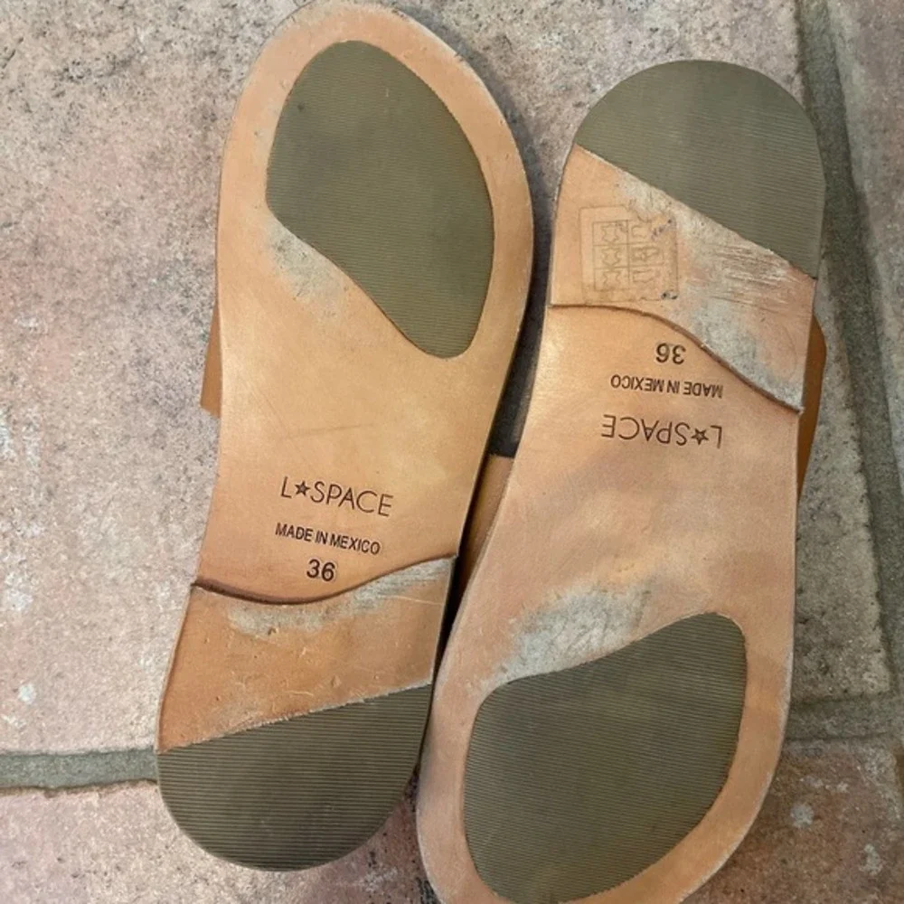 L Spce slides leather